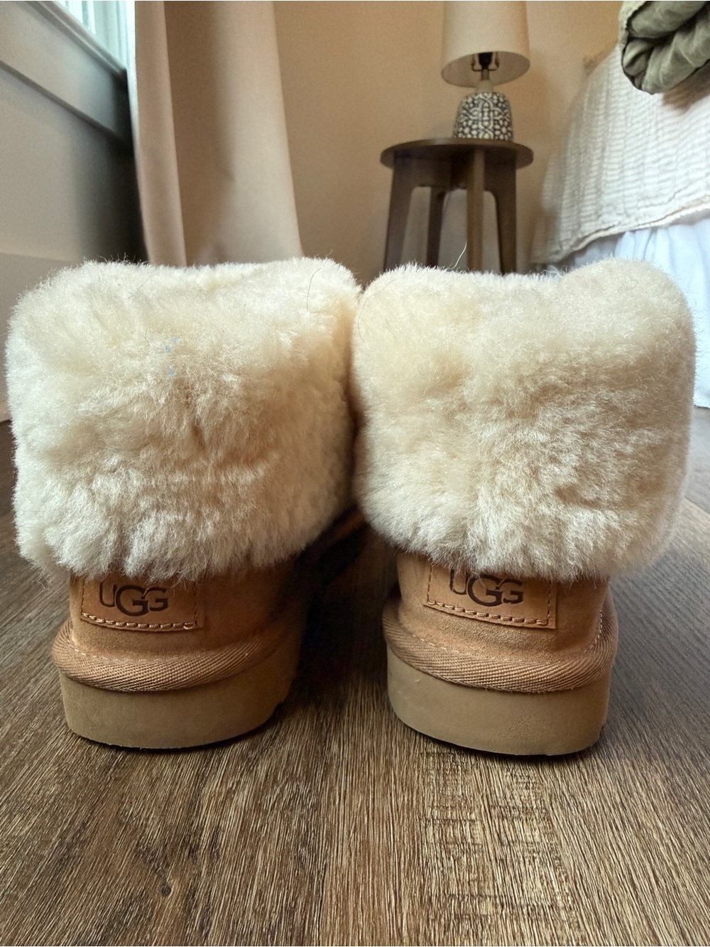 UGG Short Sheepskin Cuff Boots in Chestnut with Cream Fur